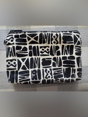 Thirty-One Mini Zipper Pouch featuring the Retired  "Ink Blots” Patter